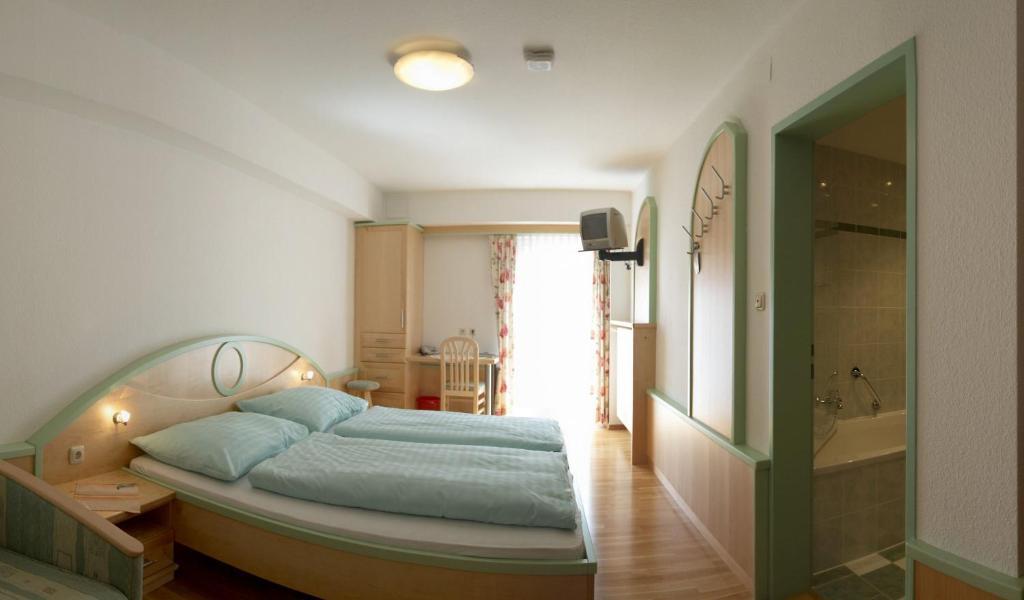 Hotel Zum Kirchenwirt Mariazell Chambre photo