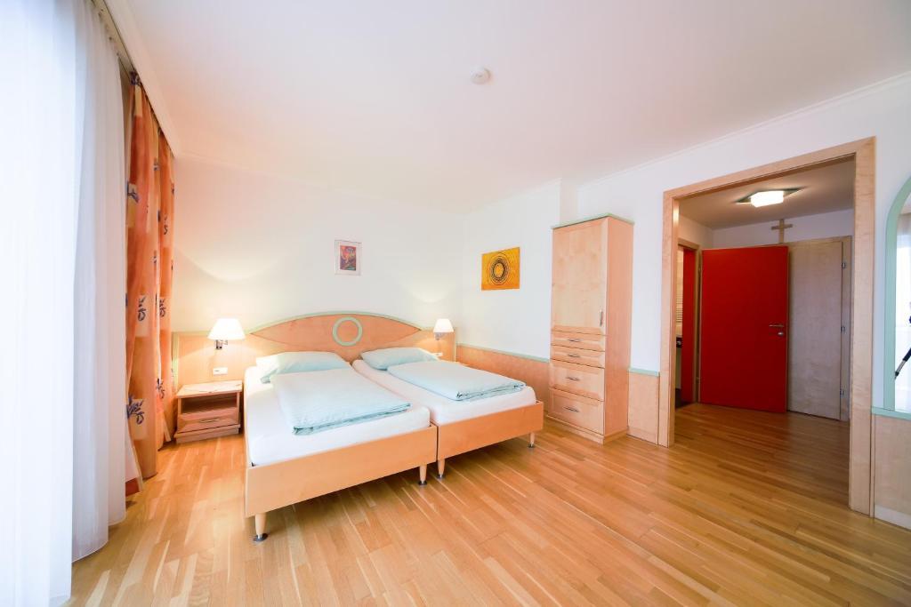 Hotel Zum Kirchenwirt Mariazell Chambre photo