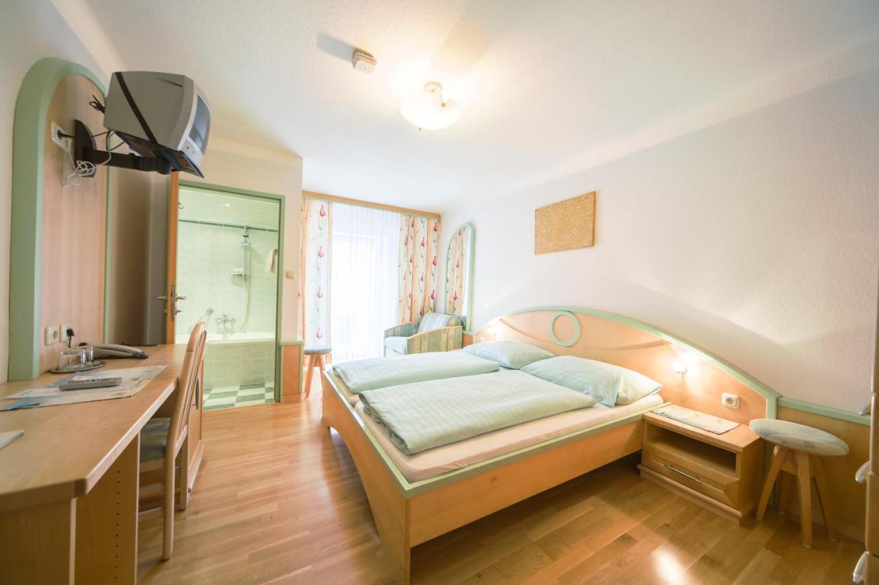 Hotel Zum Kirchenwirt Mariazell Chambre photo
